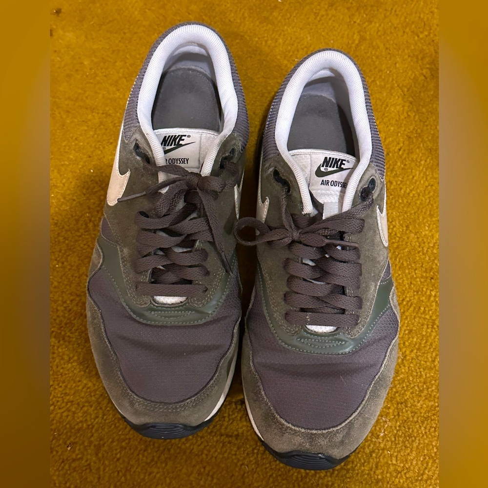 Men’s Nike sneakers